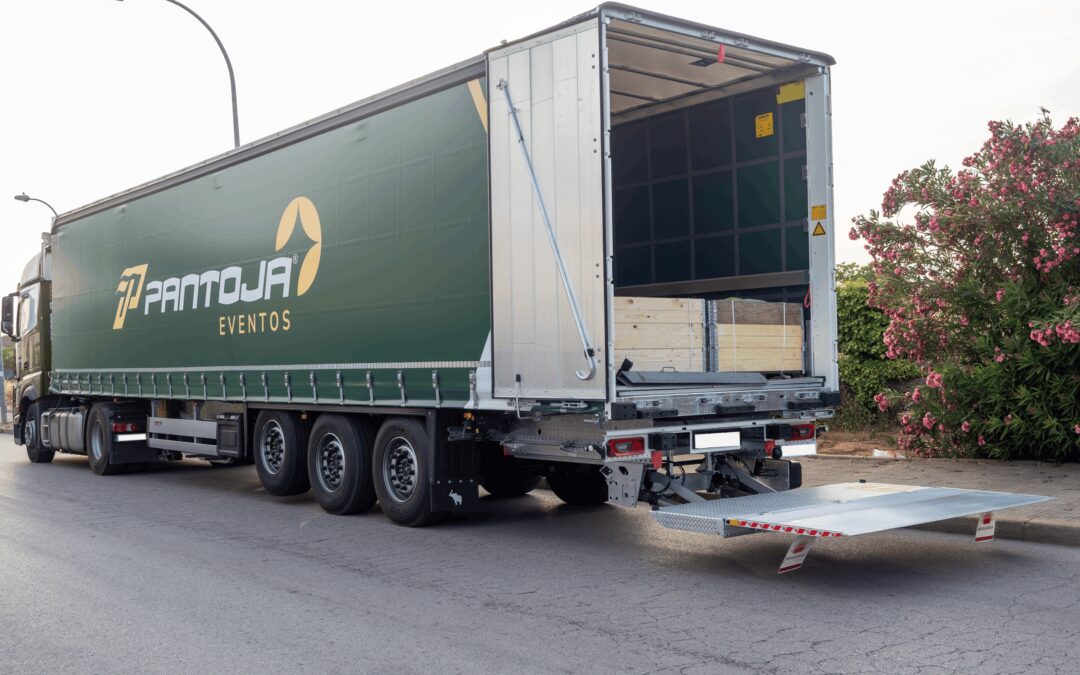 PANTOJA Eventos incorpora remolques equipados con trampilla elevadora